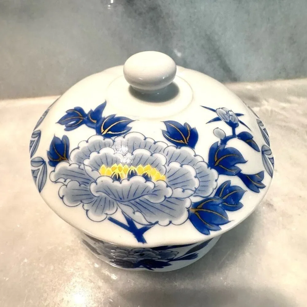 NWOT Made In Japan Hand Painted Porcelain Dish Covered Bowl Blue White Small